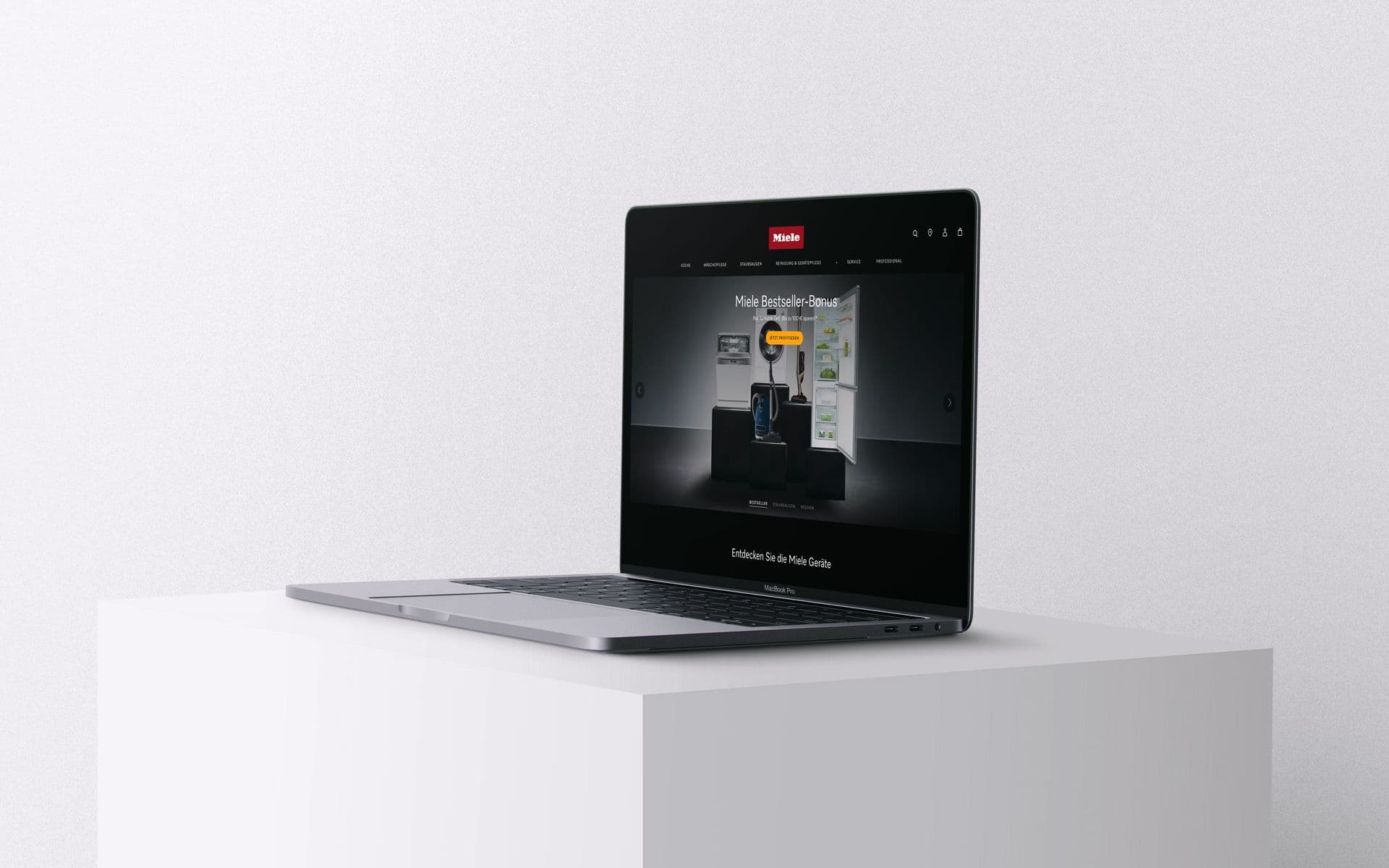 Hero-Bild des Miele Online Shops auf MacBook Pro – Frontend-Entwicklung mit Fokus auf Micro Frontends, barrierefreier Komponentenbibliothek und responsivem Design von Robin, Freelance Frontend Engineer aus Köln